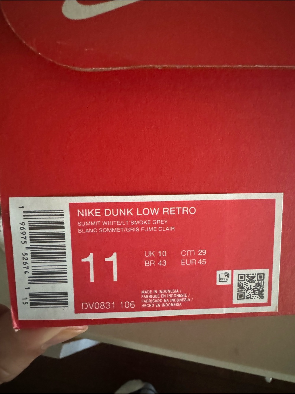 Nike box label showing shoe info